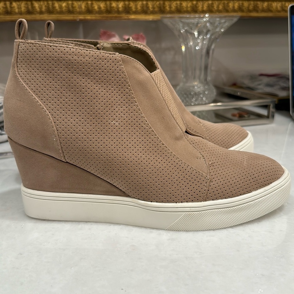 Mia booties with heel